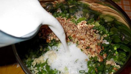 Рецепт зеленого холодного супа на кефире таратор