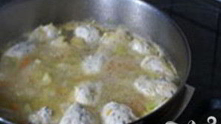 Рецепт куриного супа с клецками, сельдереем и кабачками