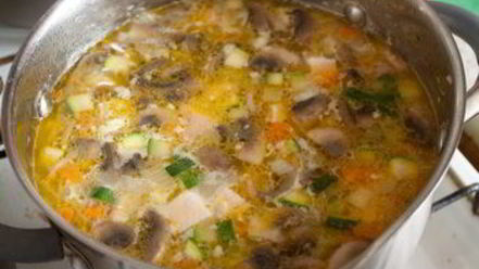 Рецепт куриного супа с цуккини и шампиньонами