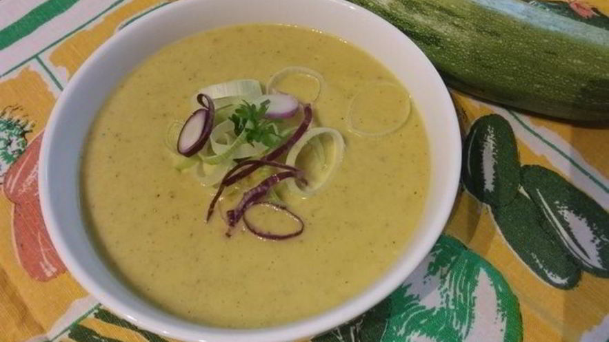 Рецепт легкого крема-супа из кабачков с карри