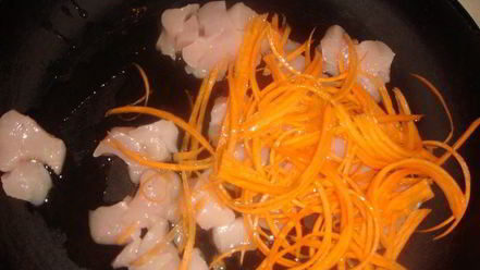 Рецепт молочного супа по-тайски с курочкой, креветками и помидорчиками черри