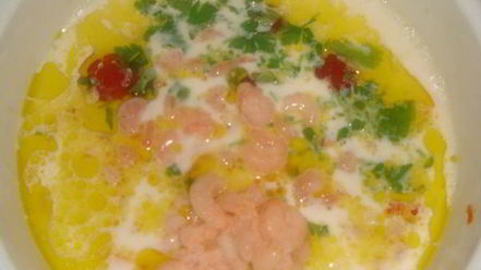 Рецепт молочного супа по-тайски с курочкой, креветками и помидорчиками черри