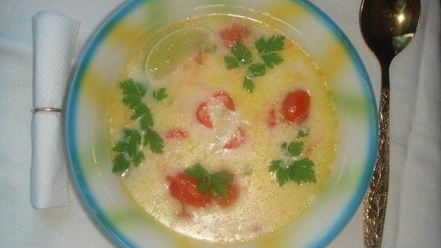 Рецепт молочного супа по-тайски с курочкой, креветками и помидорчиками черри