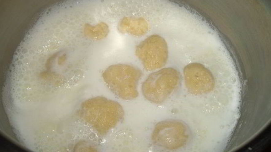 Рецепт молочного супа с картофельными клецками