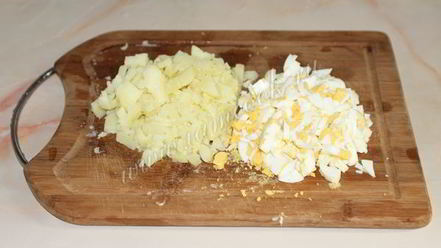 Рецепт окрошки на квасе с докторской колбасой