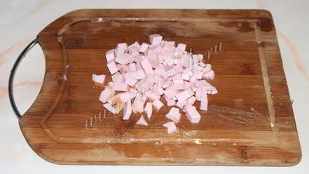 Рецепт окрошки на квасе с докторской колбасой