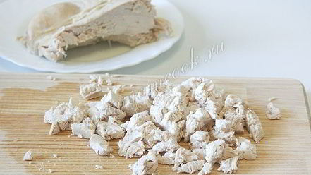 Рецепт окрошки на сыворотке с куриной грудкой