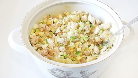 Рецепт окрошки на сыворотке с куриной грудкой