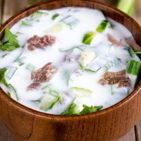 Окрошка с говядиной и редькой