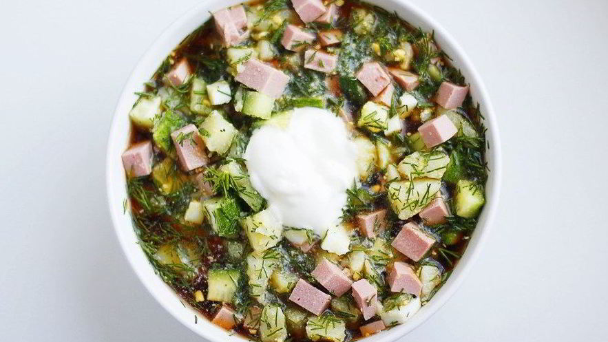 Рецепт окрошки с картофелем и колбасой