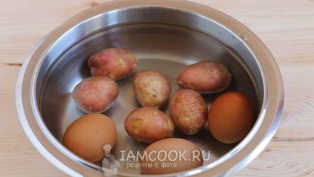 Рецепт окрошки с колбасой на сыворотке