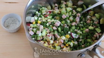 Рецепт окрошки с колбасой на сыворотке