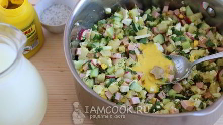 Рецепт окрошки с колбасой на сыворотке