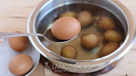 Рецепт окрошки с колбасой на сыворотке