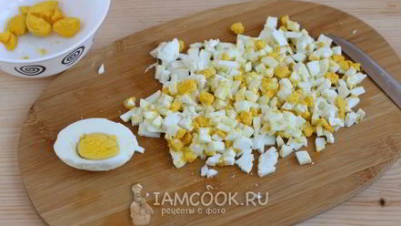 Рецепт окрошки с колбасой на сыворотке