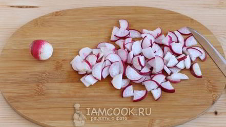 Рецепт окрошки с колбасой на сыворотке