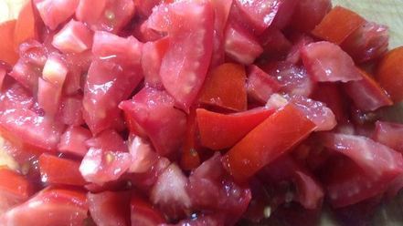 Рецепт окрошки с куриной грудкой и помидорами