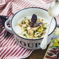 Рецепт Окрошки с куриной грудкой на кефире