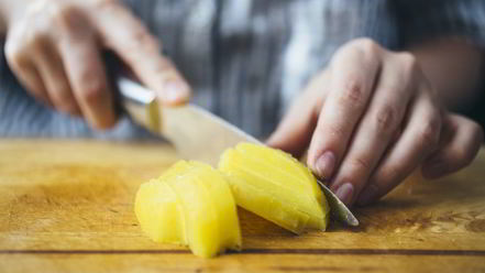 Рецепт окрошки с куриной грудкой на кефире