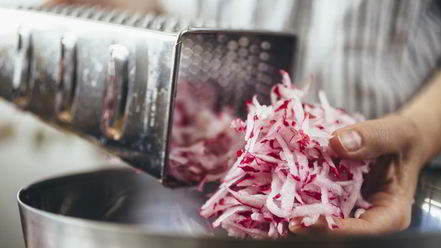 Рецепт окрошки с куриной грудкой на кефире