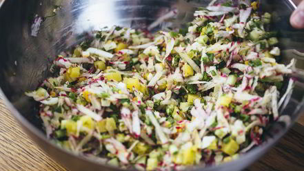 Рецепт окрошки с куриной грудкой на кефире