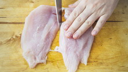 Рецепт окрошки с куриной грудкой на кефире