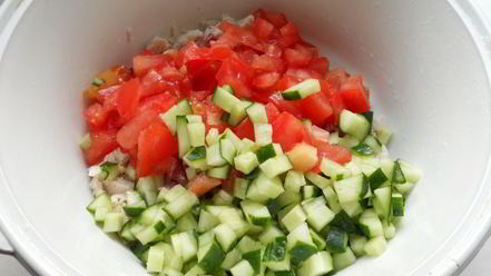 Рецепт окрошки с курицей и помидорами