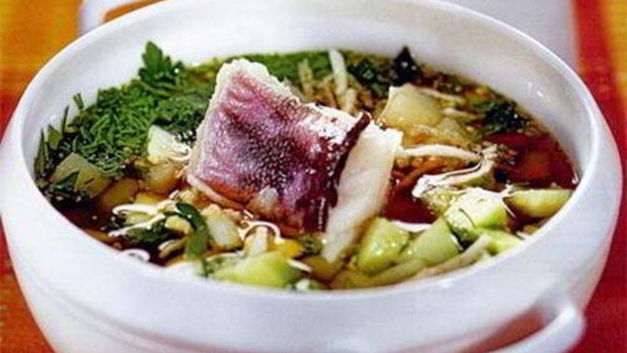 Рецепт окрошки с рыбой и огуречным рассолом