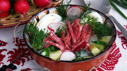Рецепт окрошки с салями на йогурте