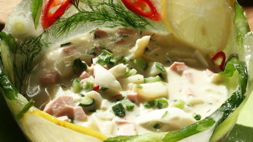 Рецепт окрошки в ледяной вазе