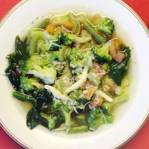 Рецепт Минестроне с брокколи и шпинатом