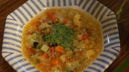 Рецепт овощного итальянского супа с песто