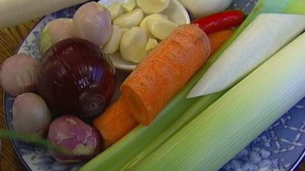 Рецепт овощного итальянского супа с песто