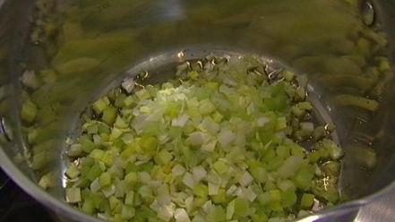 Рецепт овощного итальянского супа с песто