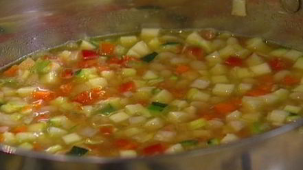 Рецепт овощного итальянского супа с песто