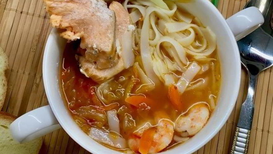 Рецепт рыбного супа-лапши с овощами