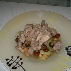 Рецепт Фасолева-нутовой похлебка с перцем и грибами и с бедром индейки в чесноке и розмарине