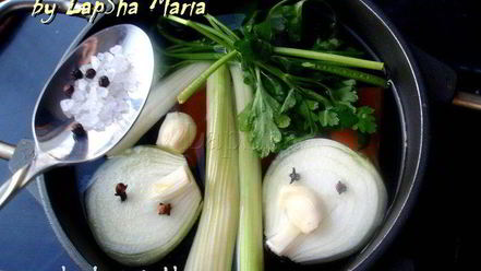 Рецепт томатной похлебки с копчеными колбасками и фасолью