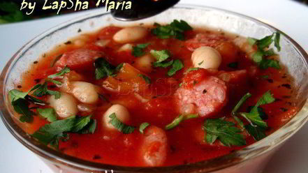 Рецепт томатной похлебки с копчеными колбасками и фасолью