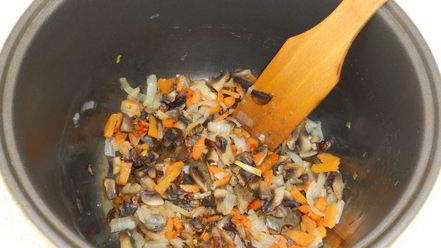 Рецепт рассольника с грибами и овсянкой в мультиварке