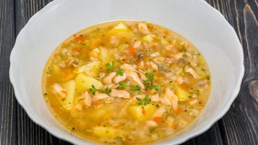 Рецепт рассольника с красной рыбой