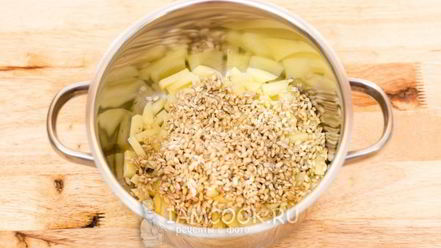 Рецепт рассольника с перловкой и солеными огурцами на баранине