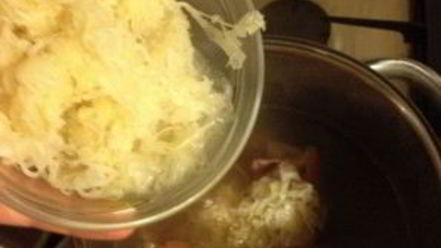 Рецепт щей из кислой капусты с грибами