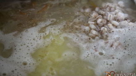 Рецепт щей из кислой капусты с перловкой на мясном бульоне