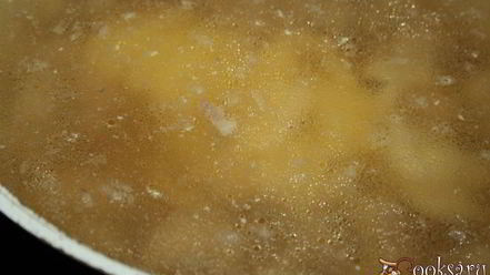 Рецепт щей с квашеной капустой, индейкой и копченой колбаской