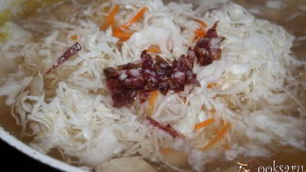 Рецепт щей с квашеной капустой, индейкой и копченой колбаской