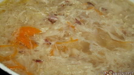 Рецепт щей с квашеной капустой, индейкой и копченой колбаской