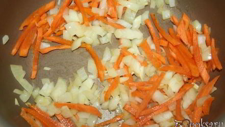 Рецепт щей с квашеной капустой на говяжьих ребрышках в чугунке