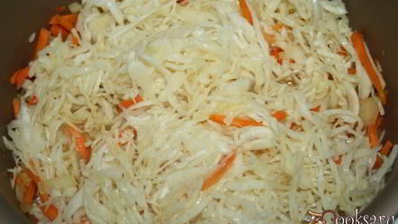 Рецепт щей с квашеной капустой на говяжьих ребрышках в чугунке