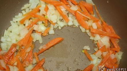 Рецепт суточных щей со свининой и сушеными грибами на квашеной капусте